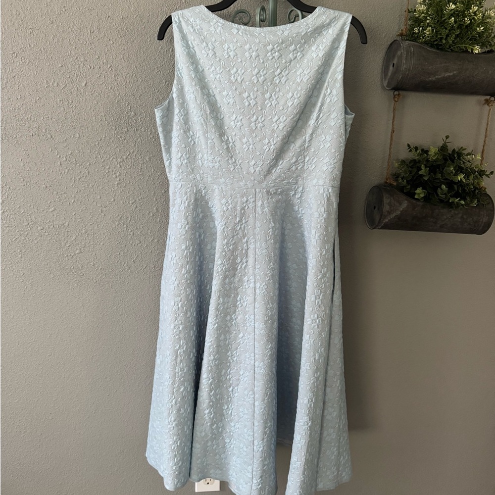 Chic Sleeveless Light Blue Midi Dress - Picture 2 of 7